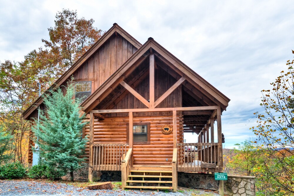 Mountain Splendor Luxury 4b Great Views Hot Tub Pool Table