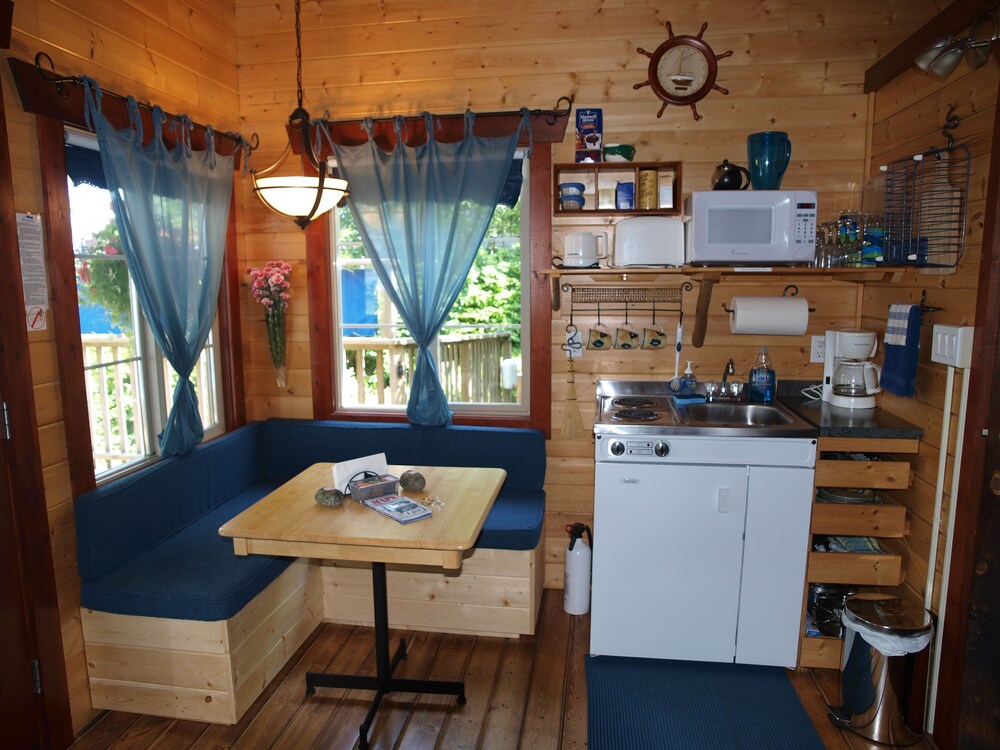 10 Best PetFriendly Cabins In Vancouver Island, Canada Trip101