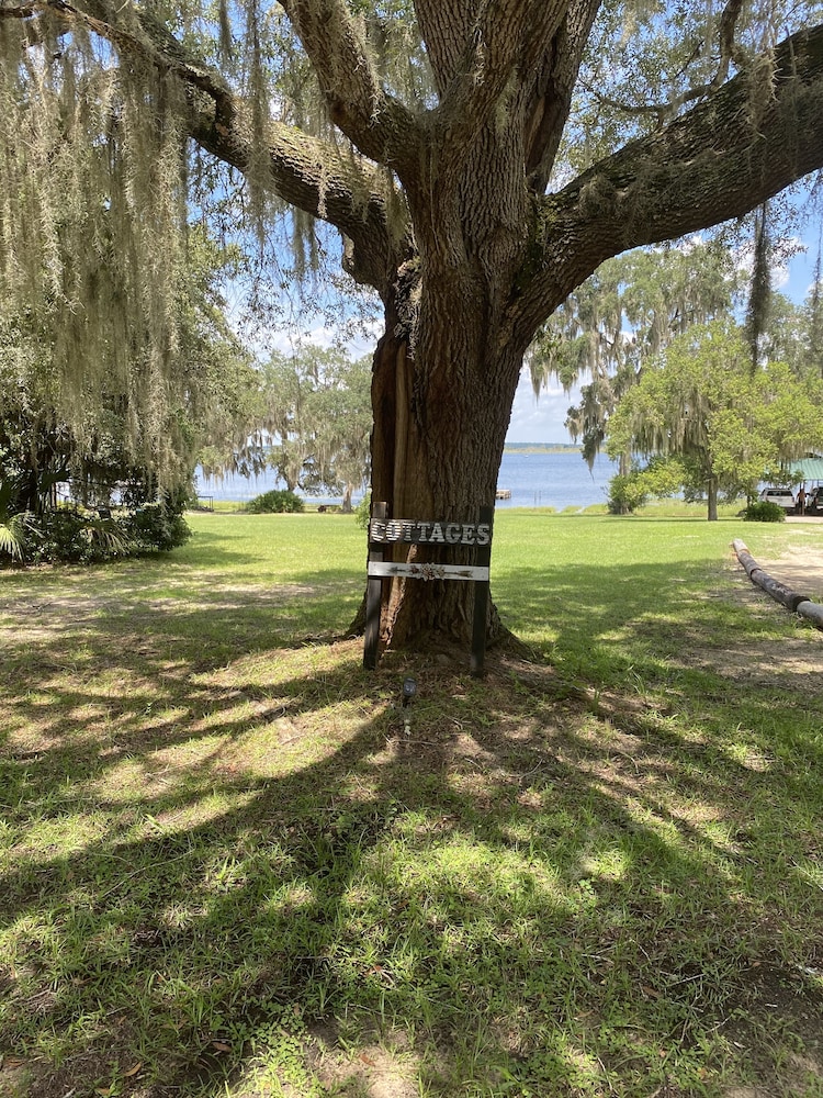 Lake Kerr Cottages- McDade