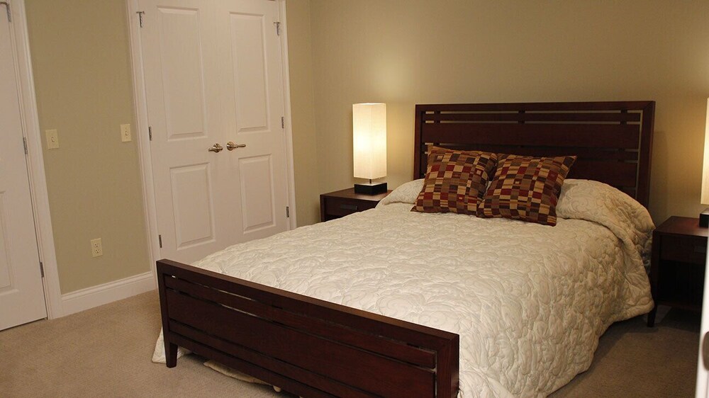 Condo Sleeps up to 8/ Unit 205/Right acrooss the road from French Lick Hotel! French Lick Vrbo