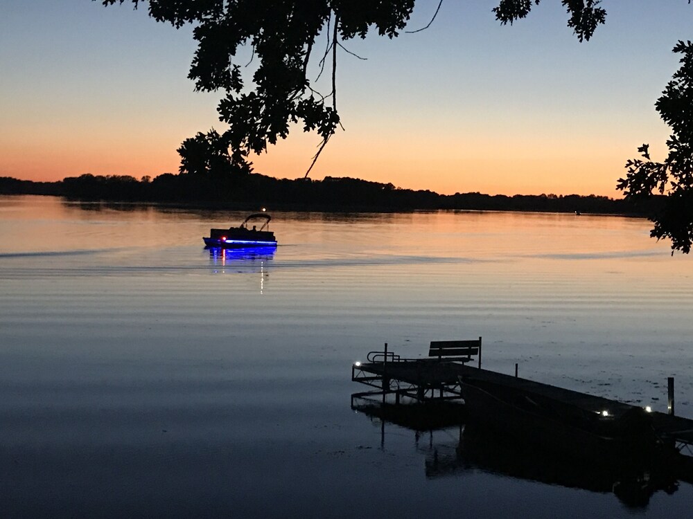 Charming Lake House on Beautiful Lake Independence