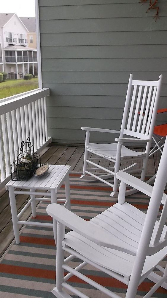 Community Dock & Pool over looking Folly River, 7-8 blocks from the beach