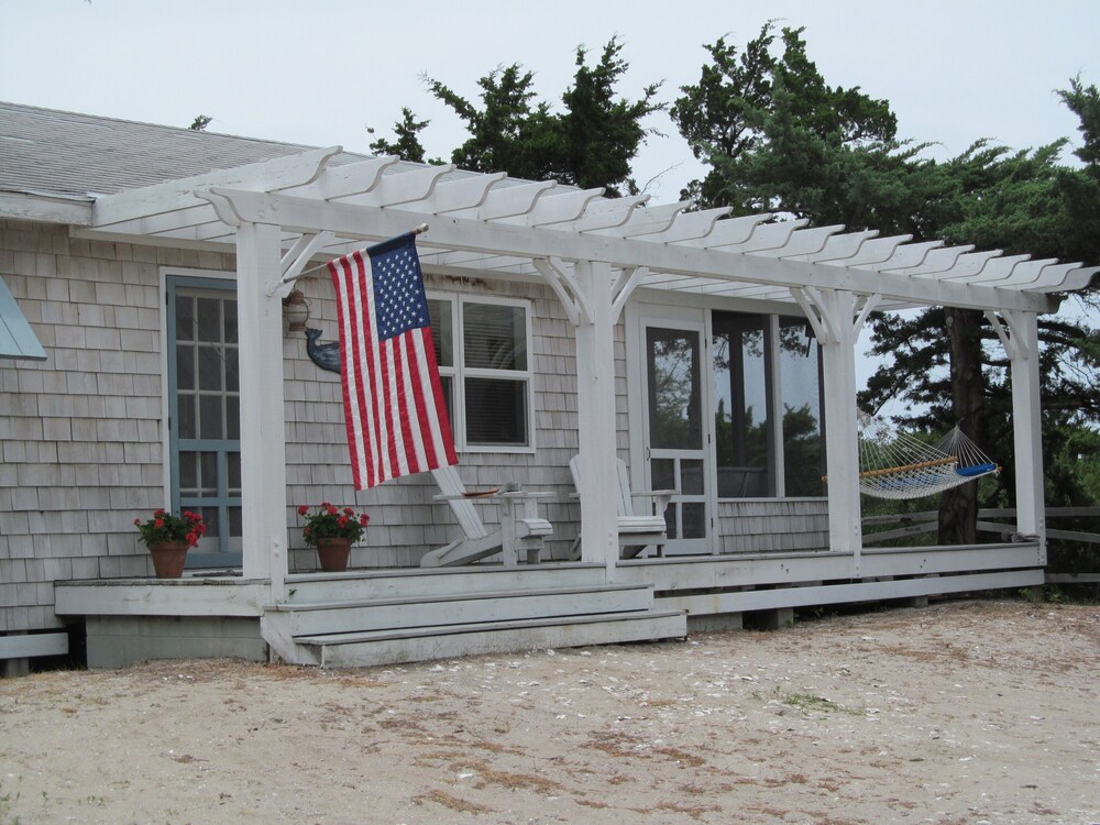 Ocracoke Island: Beautiful Cottage in Village