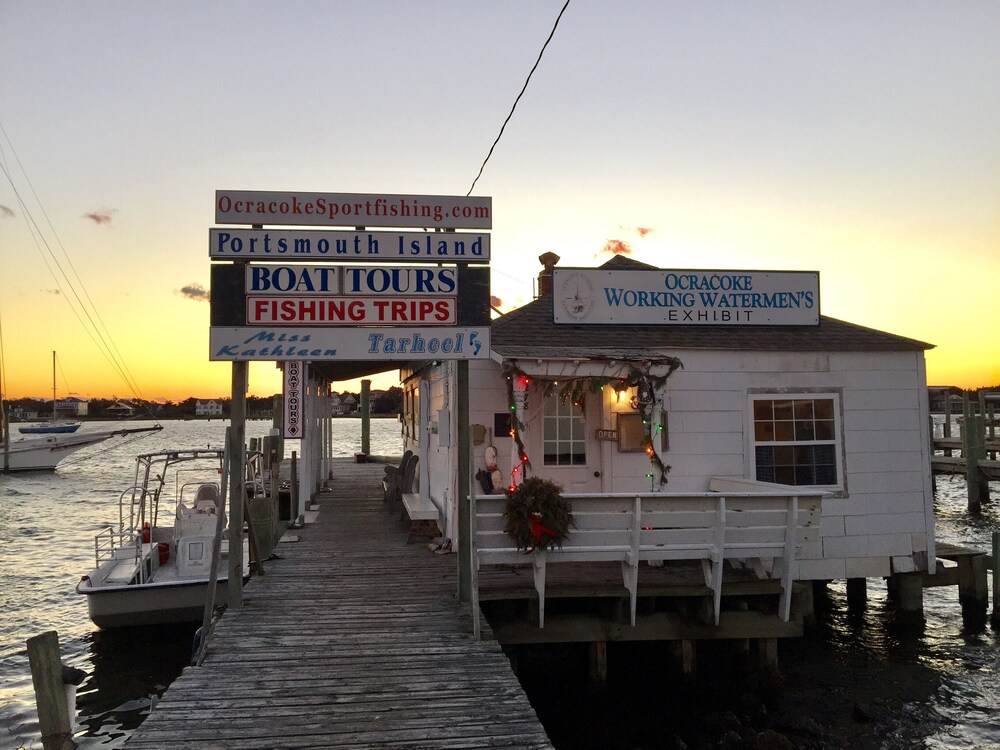 Ocracoke Island: Beautiful Cottage in Village