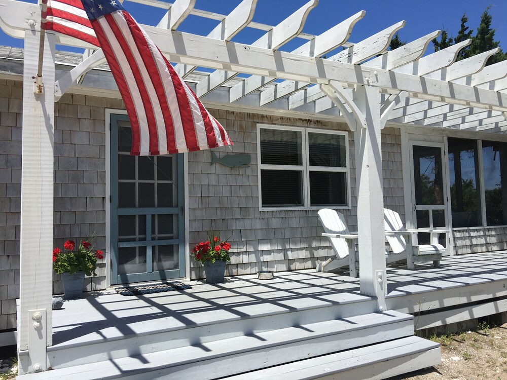 Ocracoke Island: Beautiful Cottage in Village