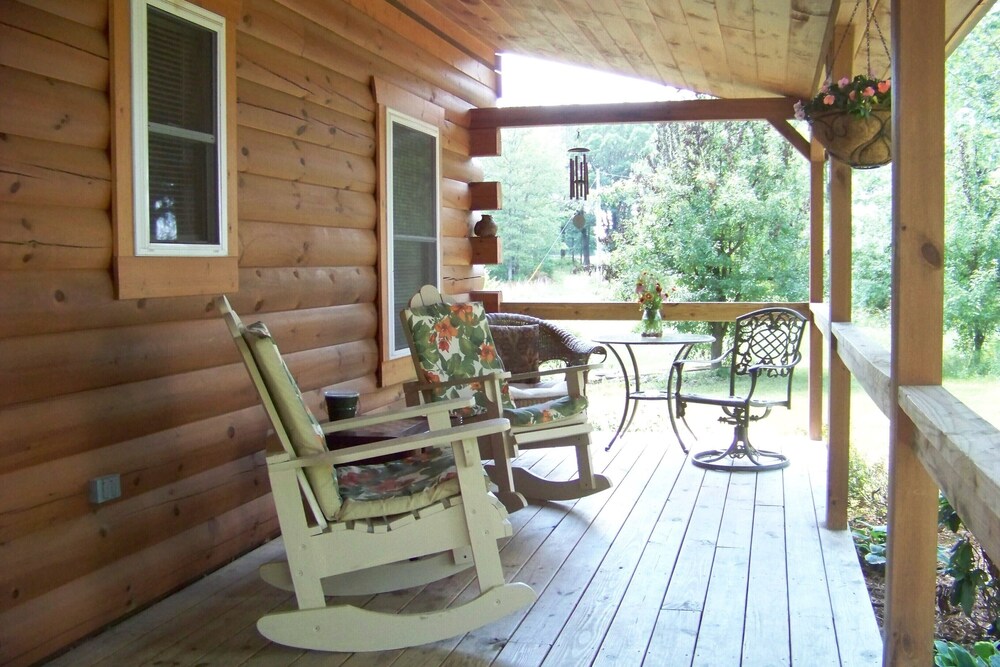 Jack's Log Cabin Near Meramec River in Quiet Wooded Setting With Hot