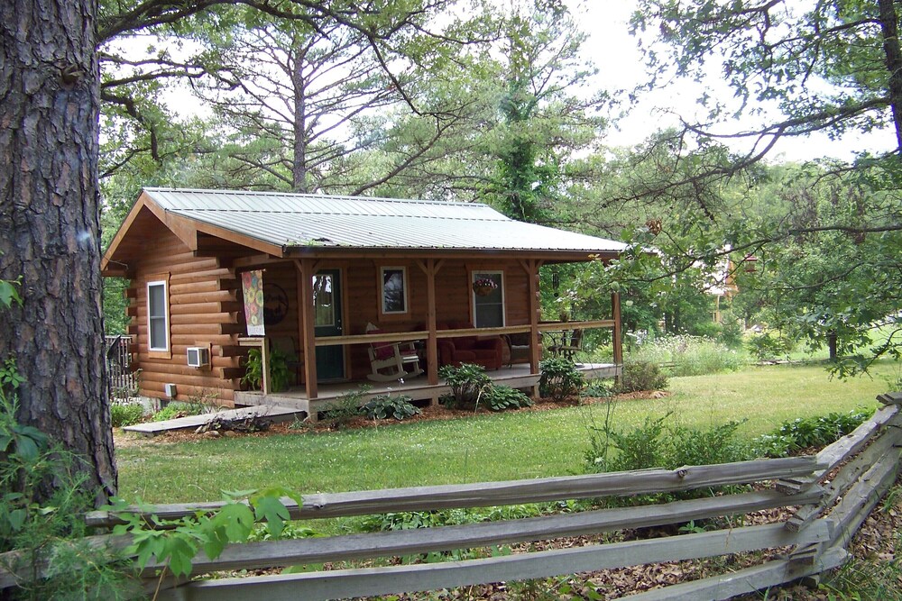 Jack's Log Cabin Near Meramec River in Quiet Wooded Setting With Hot