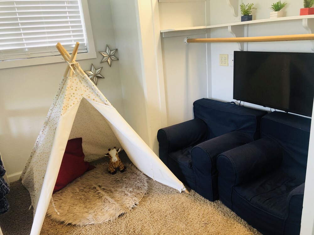 Remodeled Gem Clearlake, Modern Beauty In the Keys Waterfront