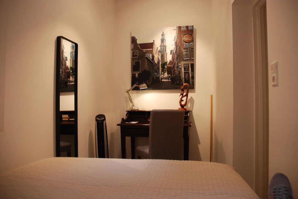 Lovely Ground Fl. Apartment in Historic Canal House, Jordaan, Center