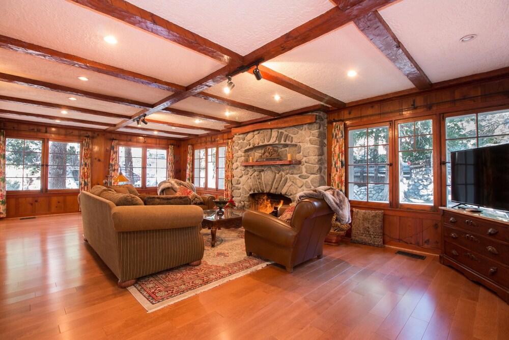 Mt. Baldy Cottage on Bear Creek  in the  Secluded Village of Mt. Baldy