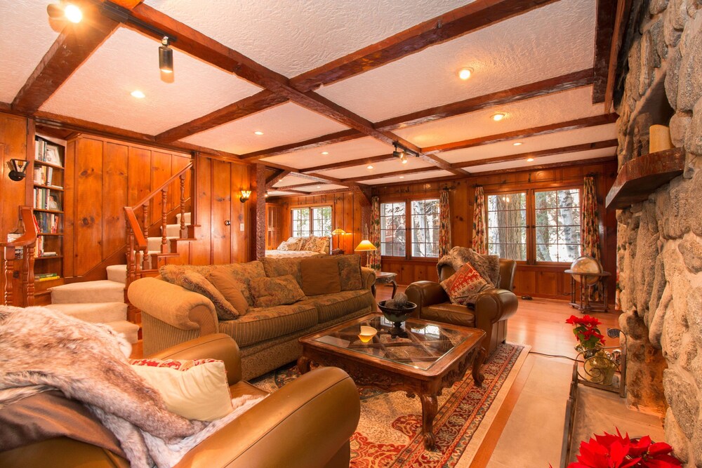 Mt. Baldy Cottage on Bear Creek  in the  Secluded Village of Mt. Baldy