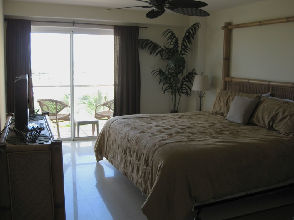 SERENITY EAGLE BEACH 2 bedroom/2bath Sleeps 6 Oranjestad Abritel
