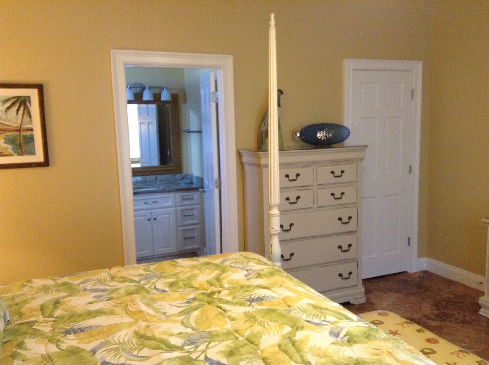 Polka Dot Bikini. Beachfront Home 4Bd/4bath. Max Occupancy 10 St