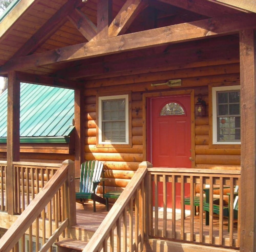 Hilltop Heaven 9 Acres Of Wooded Seclusion, Yet Close To Everything You Need.