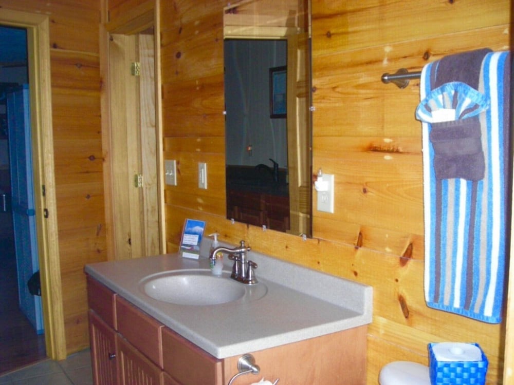 Hilltop Heaven 9 Acres Of Wooded Seclusion, Yet Close To Everything You Need.