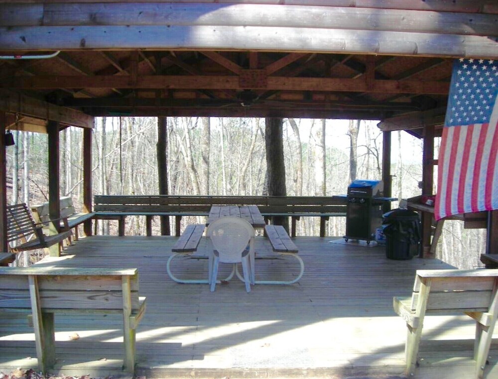 Hilltop Heaven 9 Acres Of Wooded Seclusion, Yet Close To Everything You Need.