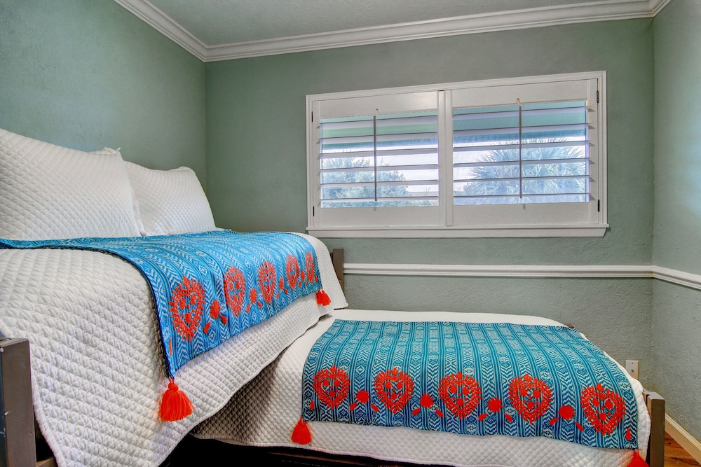 Coastal, Bright and Cheery, Key Allegro Waterfront Canal + Heated