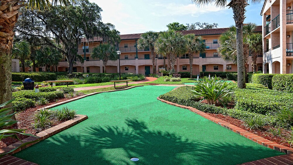 **Newly Renovated** Cozy Two Bedroom Resort Condo Very close to DISNEY