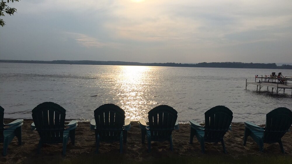 SARATOGA LAKE HOUSE,Sleep 20, PRIVATE BEACH,Perfect for Large Groups,LARGE ROOMS