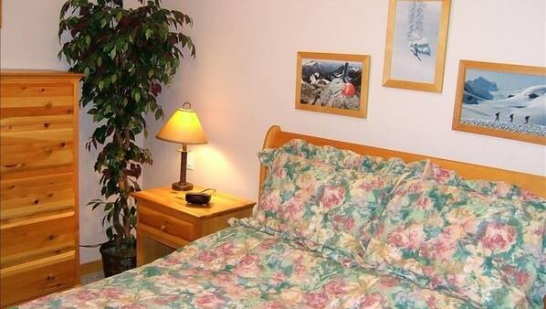 2 bedrooms, iron/ironing board, cribs/infant beds, Internet