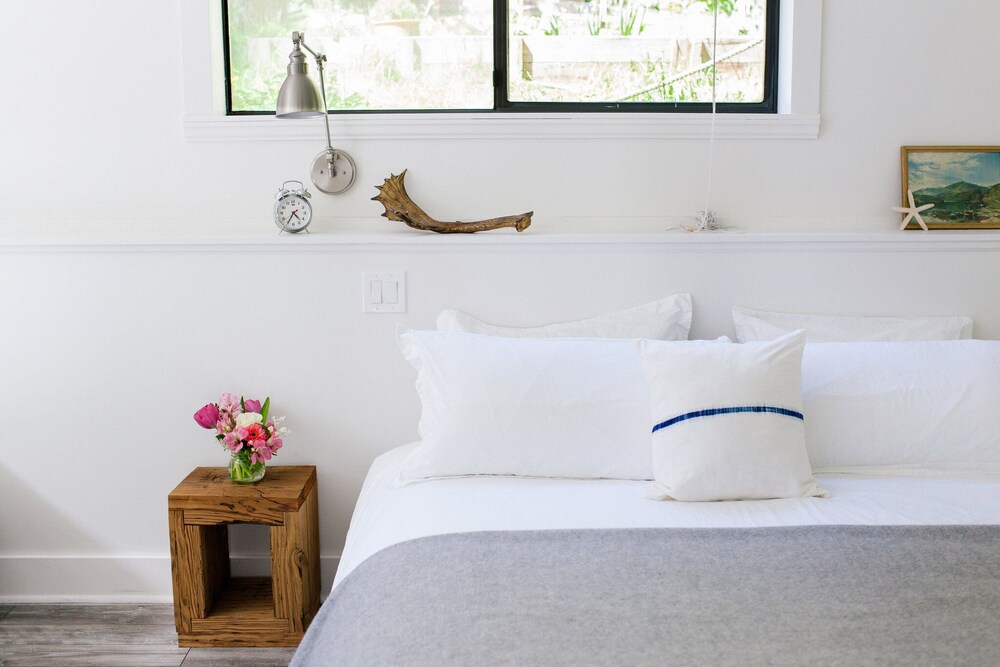 Charming, family friendly Cottage 3 minute walk to the beach. Roberts