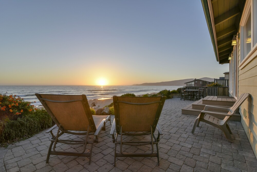 Amazing Luxury Oceanfront Home! On the Sand in Cayucos