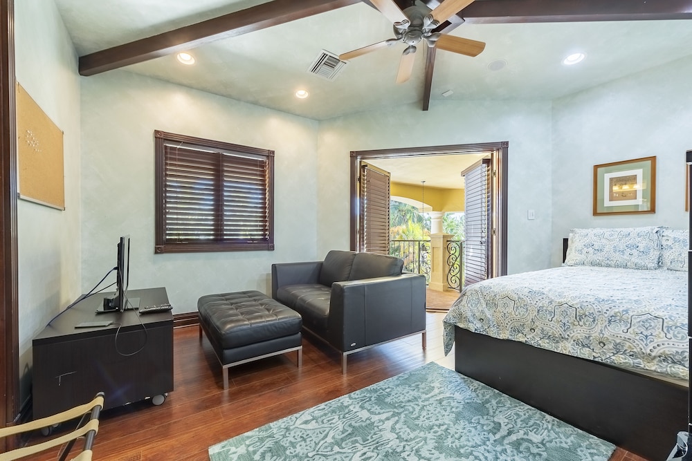 Luxurious Quiet Tranquil Private 7000 SF Gated Waterfront Estate 6 Bed/8 Baths