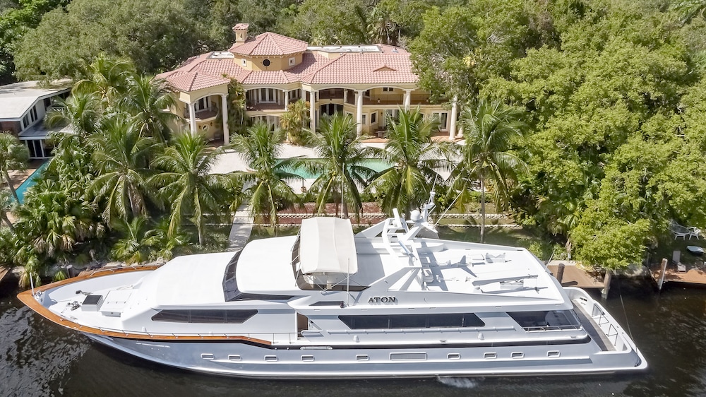 Luxurious Quiet Tranquil Private 7000 SF Gated Waterfront Estate 6 Bed/8 Baths