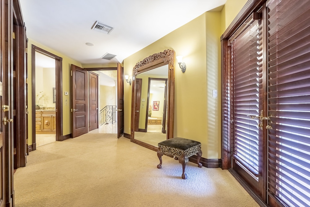 Luxurious Quiet Tranquil Private 7000 SF Gated Waterfront Estate 6 Bed/8 Baths