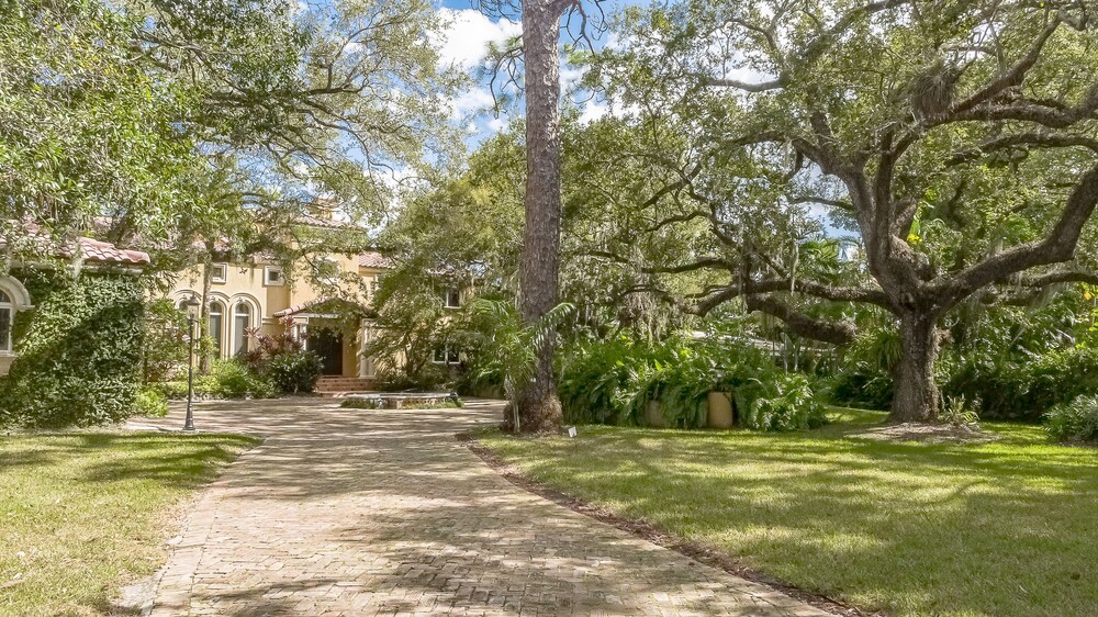 Luxurious Quiet Tranquil Private 7000 SF Gated Waterfront Estate 6 Bed/8 Baths