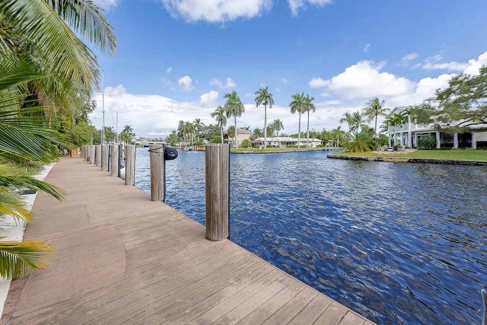 Luxurious Quiet Tranquil Private 7000 SF Gated Waterfront Estate 6 Bed/8 Baths