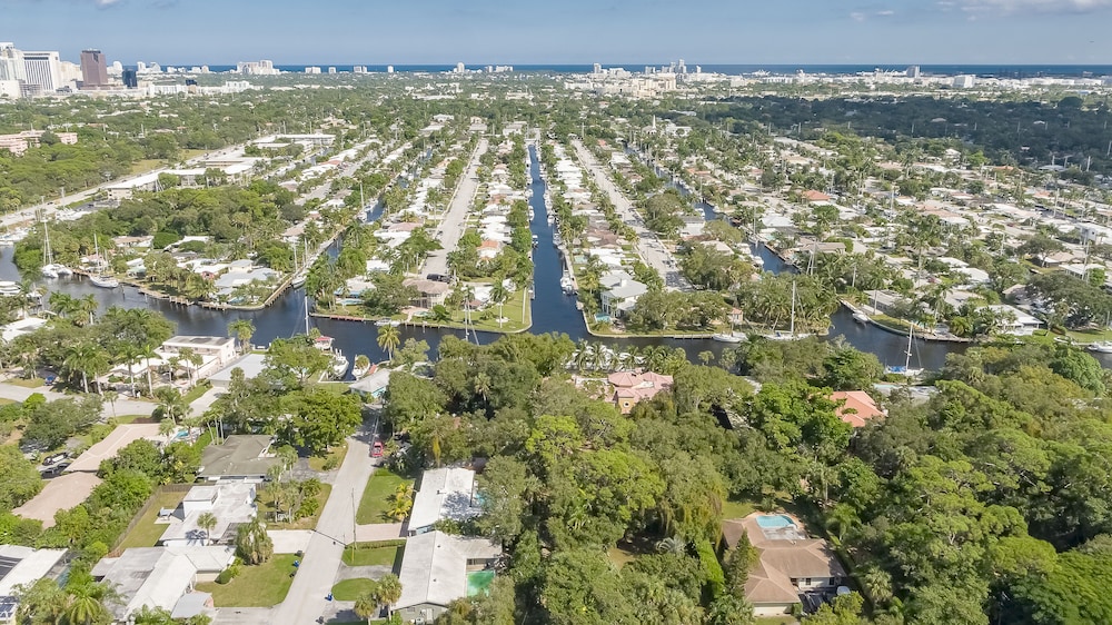 Luxurious Quiet Tranquil Private 7000 SF Gated Waterfront Estate 6 Bed/8 Baths