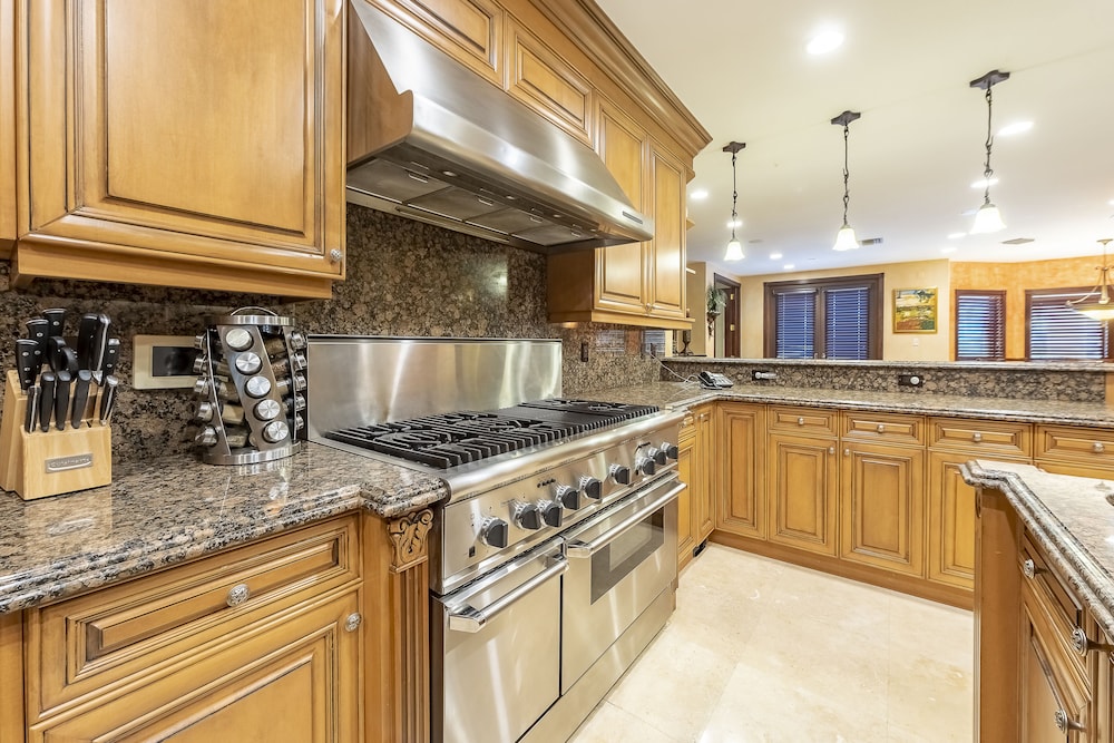 Luxurious Quiet Tranquil Private 7000 SF Gated Waterfront Estate 6 Bed/8 Baths