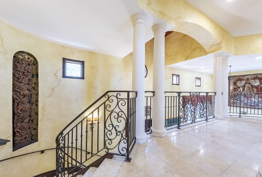 Luxurious Quiet Tranquil Private 7000 SF Gated Waterfront Estate 6 Bed/8 Baths