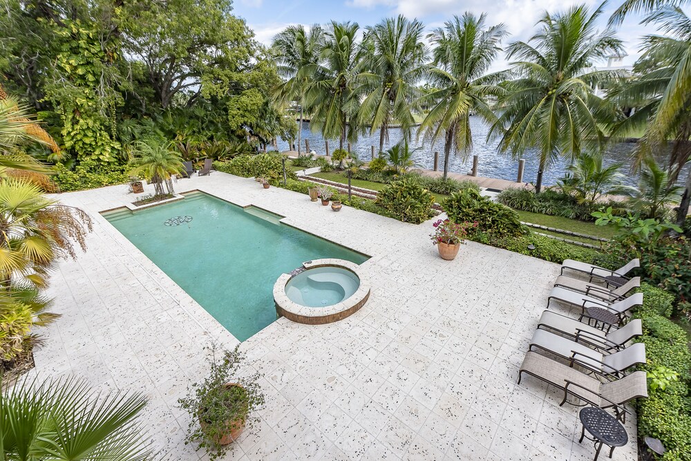 Luxurious Quiet Tranquil Private 7000 SF Gated Waterfront Estate 6 Bed/8 Baths