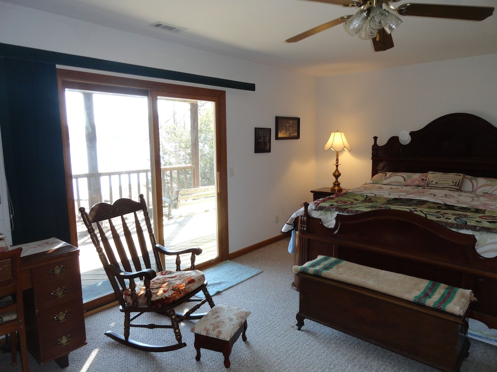 Owls NestLakefrontPrivate Wooded Setting Sleeps 16 Benton County Vrbo