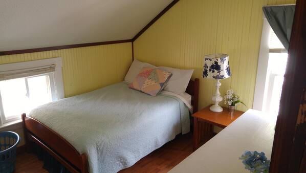 3 bedrooms, cribs/infant beds, Internet, linens