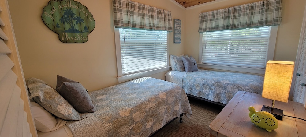 🌴 Coco Plum Paradise 🌴 Private Bayfront Home • Pool • Hot Tub