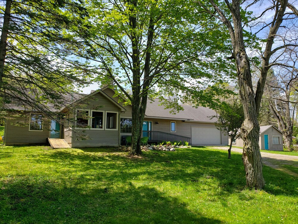 Bear Haven Cottage at Glen Lake Narrows