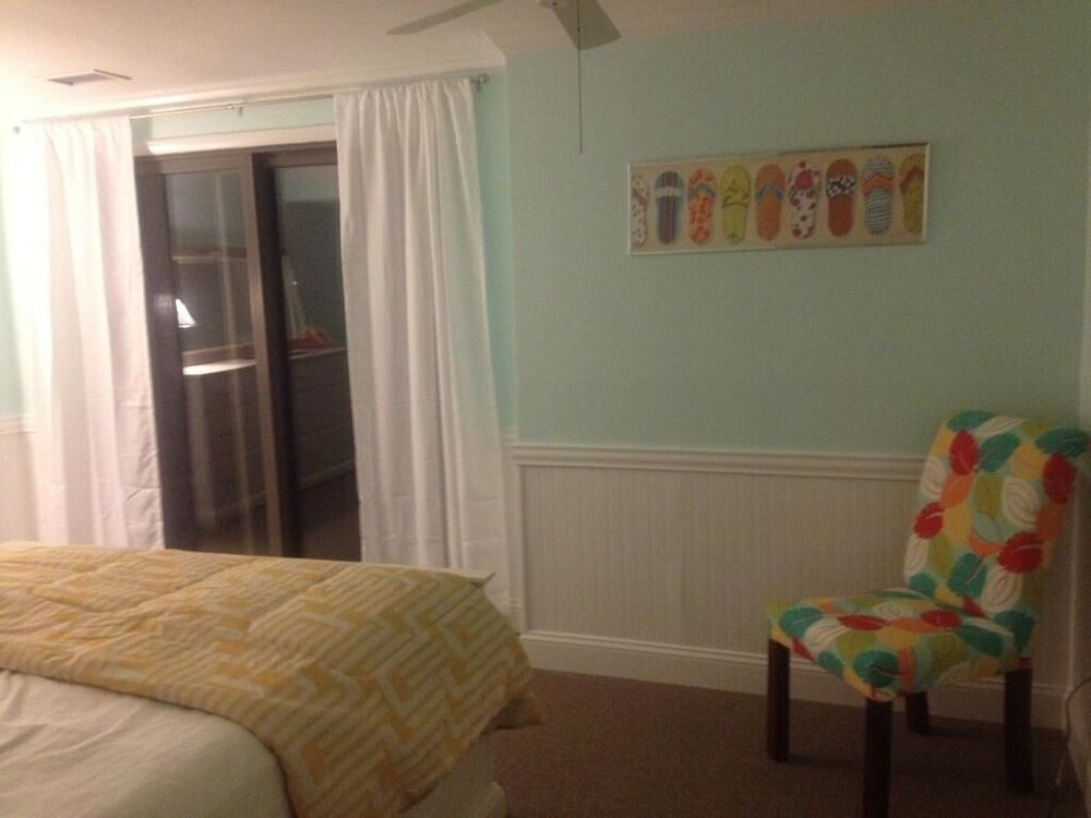 New listing! Harvey Cedars Waterfront 6 Bdrm Beach House w / Loft