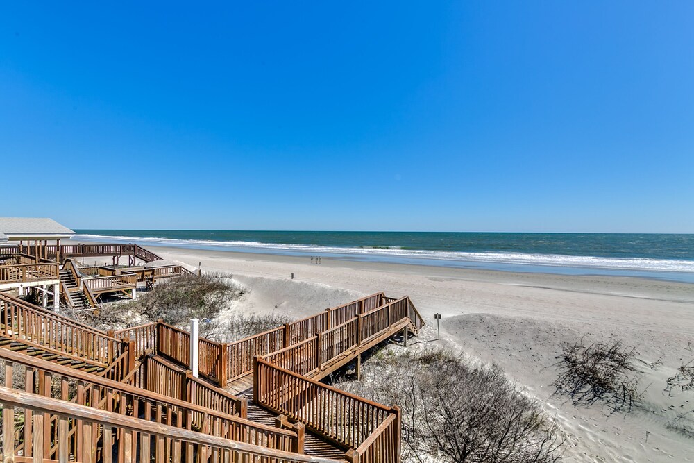 Massive oceanfront duplex with 6 bdrms/6 ba on each side; total 12 bdrms/12 ba