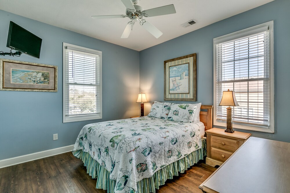 Massive oceanfront duplex with 6 bdrms/6 ba on each side; total 12 bdrms/12 ba