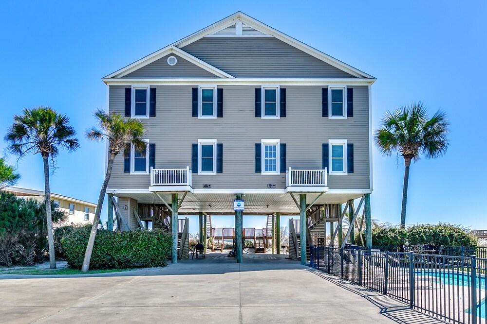 Massive oceanfront duplex with 6 bdrms/6 ba on each side; total 12 bdrms/12 ba