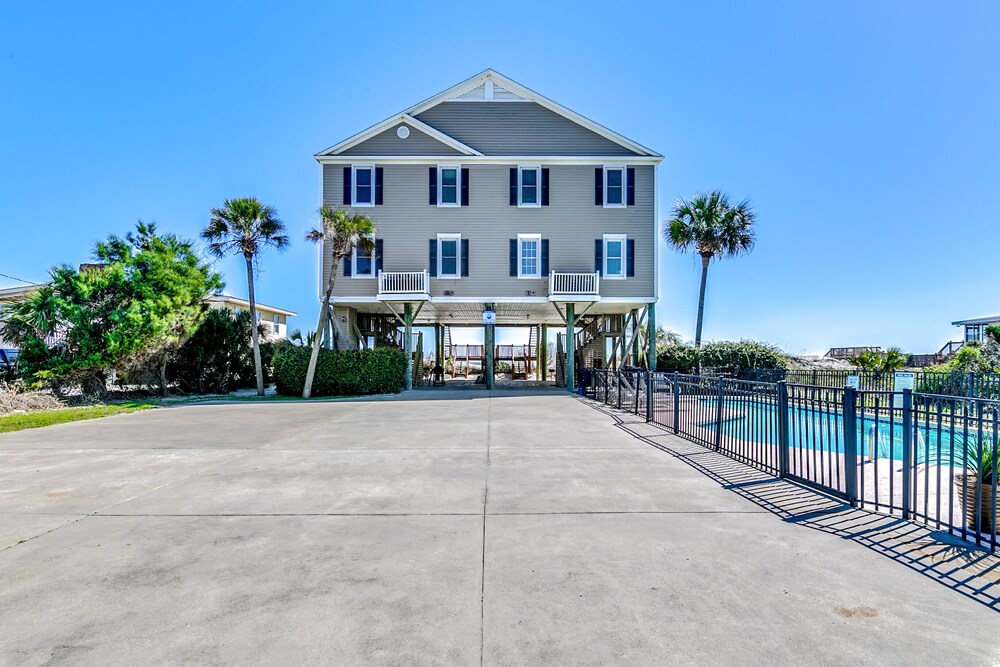 Massive oceanfront duplex with 6 bdrms/6 ba on each side; total 12 bdrms/12 ba