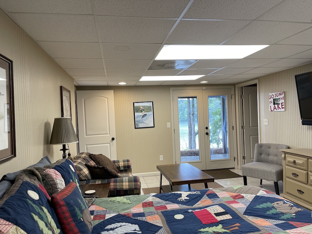 Lake Allatoona Vacation Home, Best Views 9 Person Max, NOT for large