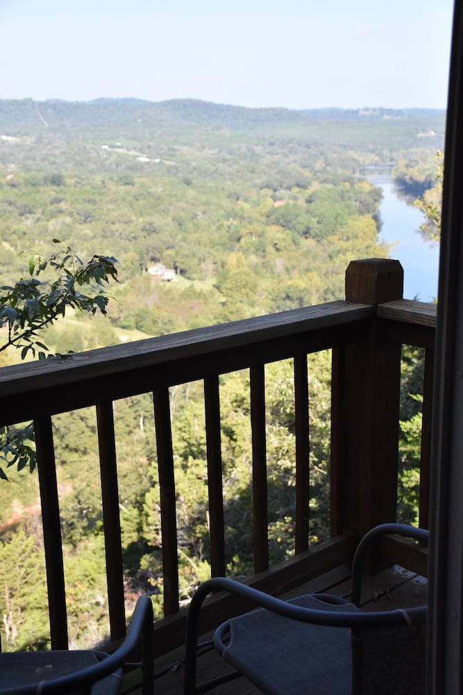 Can-U-Canoe Riverview  3 Bedroom Luxury Cabin with Awesome Views