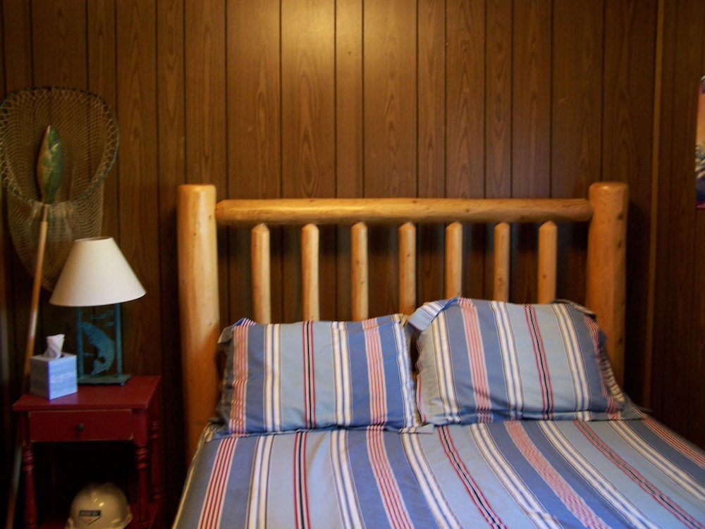 Enjoy Fall/ Winter in Northern Michigan 5 minutes from BOYNE MOUNTAIN