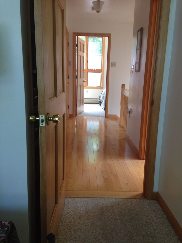 Stunning Sunsets, Lakefront, Beautiful Home Isle La Motte Vrbo