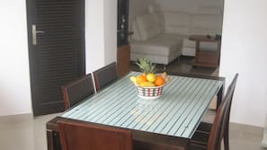 Fridge, oven, hob, cookware/dishes/utensils