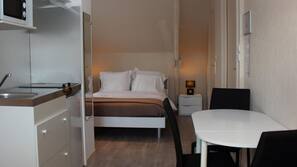 Minibar, individuell inredning, unika möbler och mörkläggningsgardiner